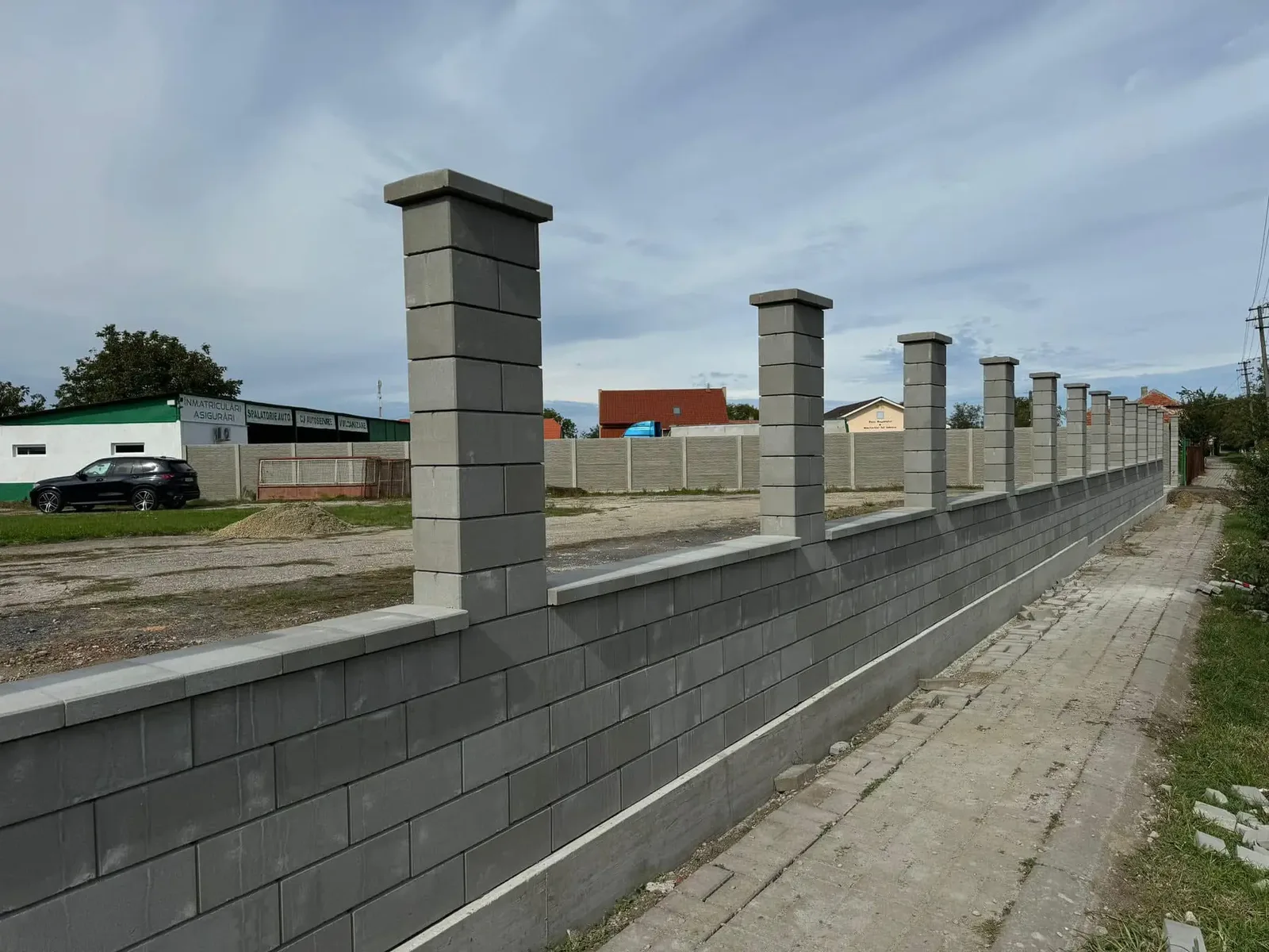 Lábazat zsalukő szürke – kerítés kivitelezés